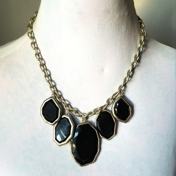 Necklace - Freeform Shape Statement Necklace black and gold tone - Picture 2 of 13